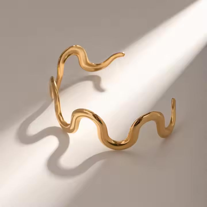 Waveform Cuff