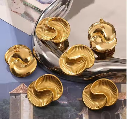 Aurum Wave Earrings
